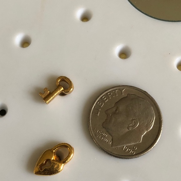 Lock and key -Key to my Heart stud earrings - Picture 5 of 6